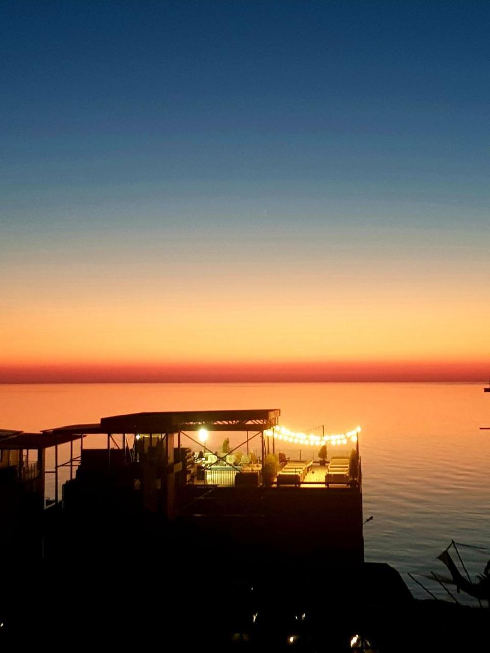 Sea View Studio Batumi Exteriör bild